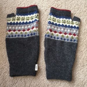 A&F fingerless gloves
